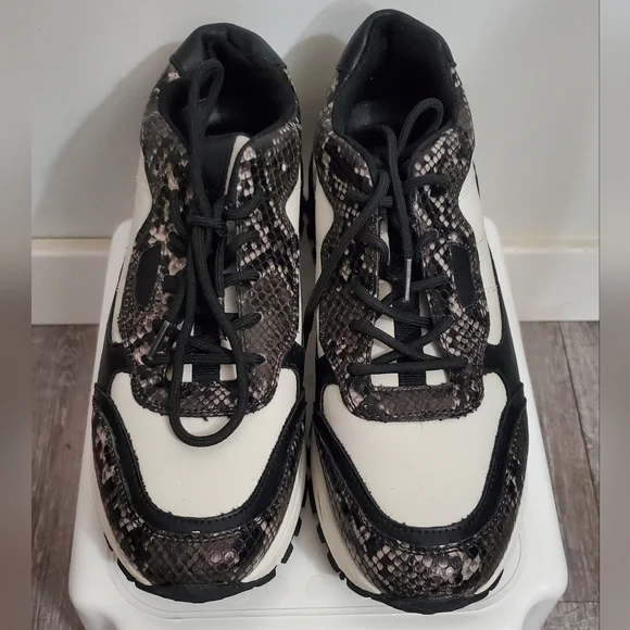 Shoe - Picture 2 of 3